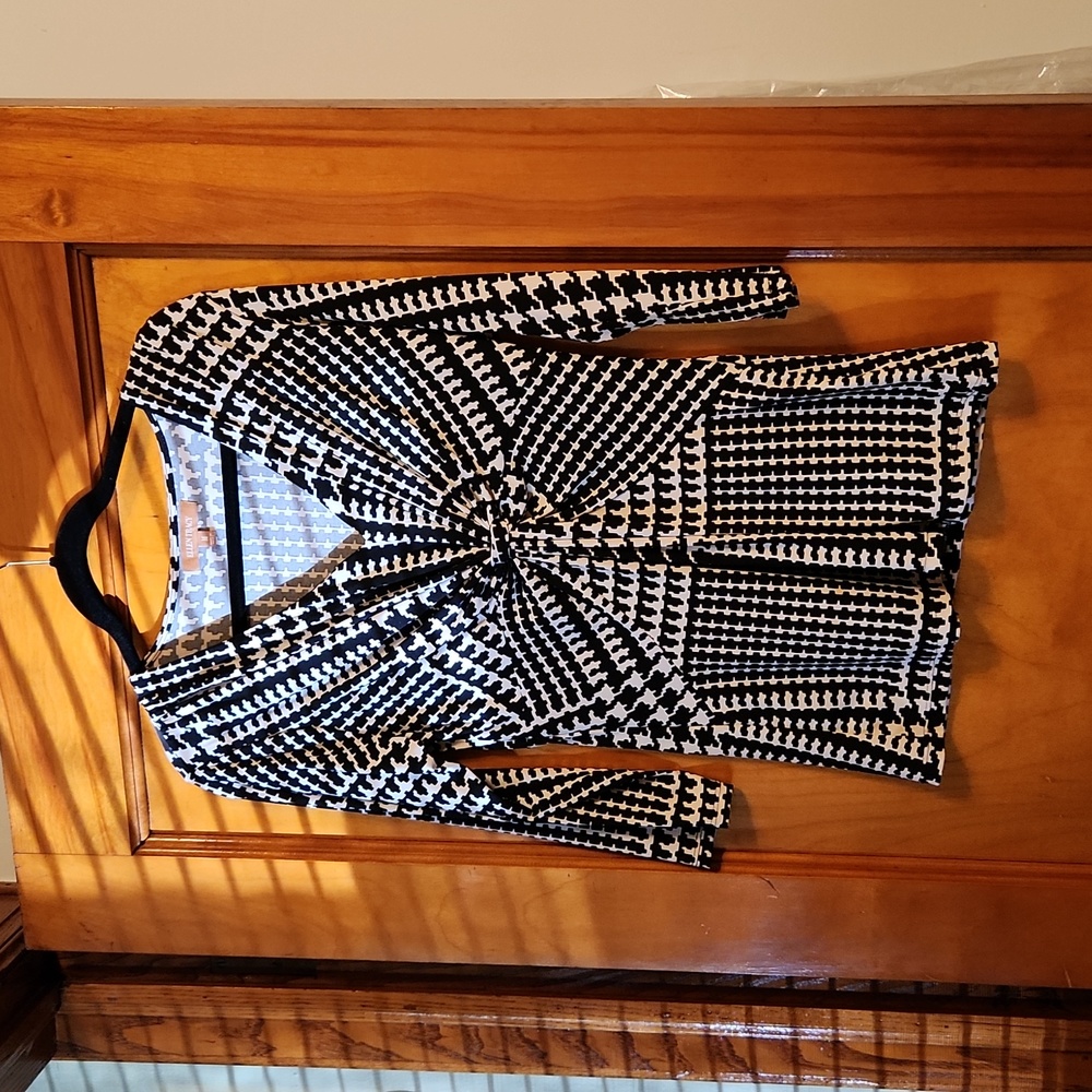 Ellen Tracy Pullover Top Size M